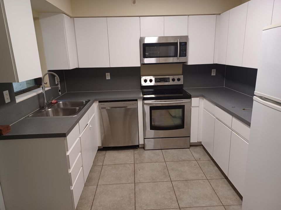 Recently Rented: $3,300 (2 beds, 2 baths, 1558 Square Feet)