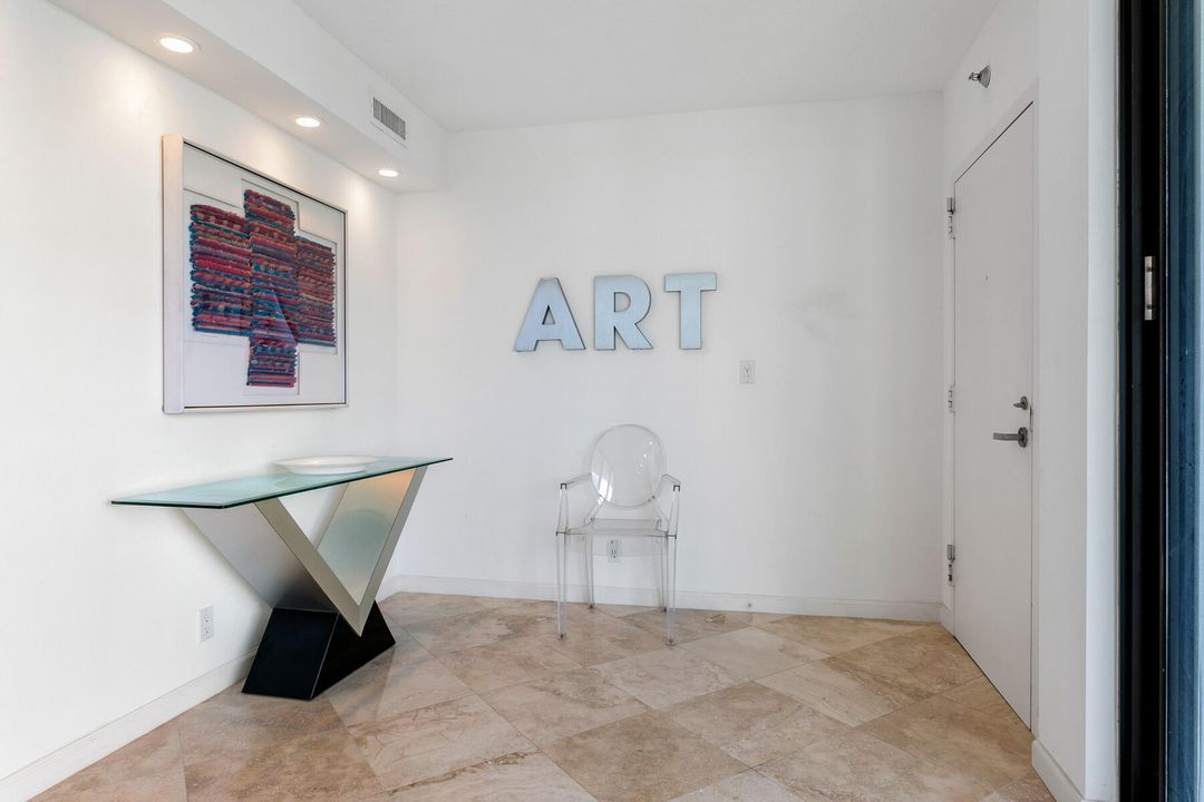 Recently Sold: $2,700,000 (3 beds, 2 baths, 1976 Square Feet)