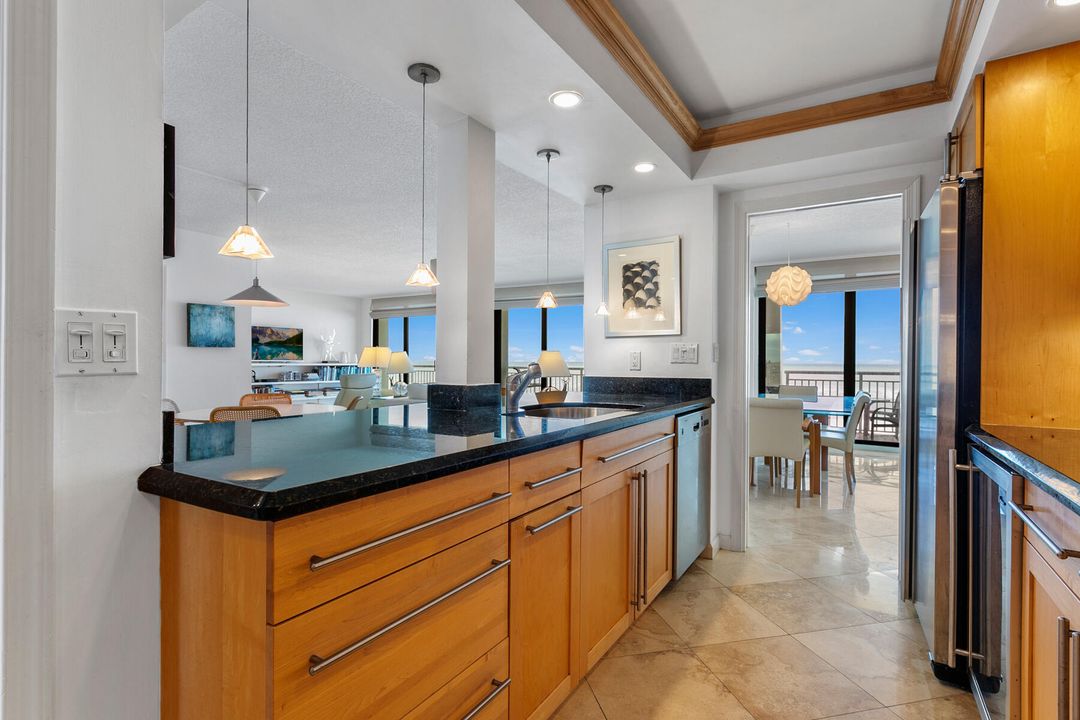 Recently Sold: $2,700,000 (3 beds, 2 baths, 1976 Square Feet)