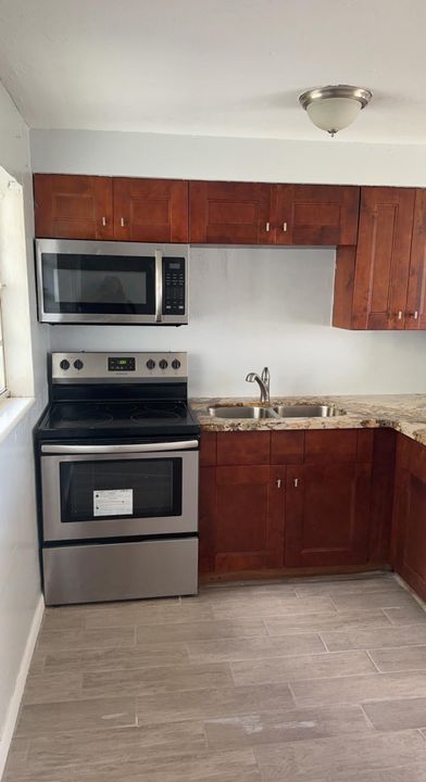Recently Rented: $1,300 (2 beds, 1 baths, 1759 Square Feet)