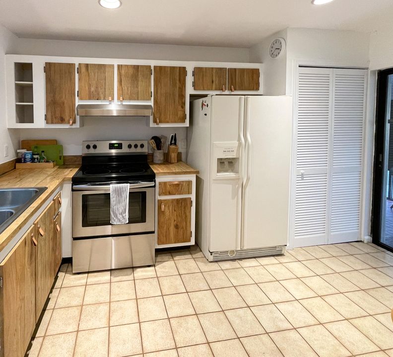 Active With Contract: $6,000 (3 beds, 2 baths, 1183 Square Feet)
