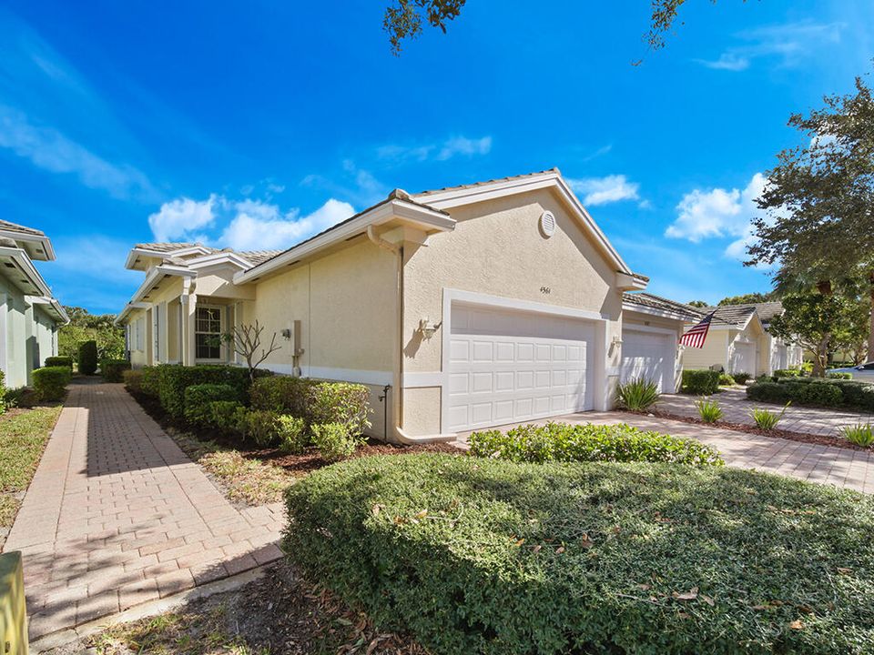 Active With Contract: $400,000 (3 beds, 2 baths, 1549 Square Feet)