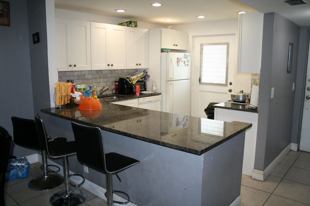 Vendido Recientemente: $269,000 (2 camas, 2 baños, 1200 Pies cuadrados)