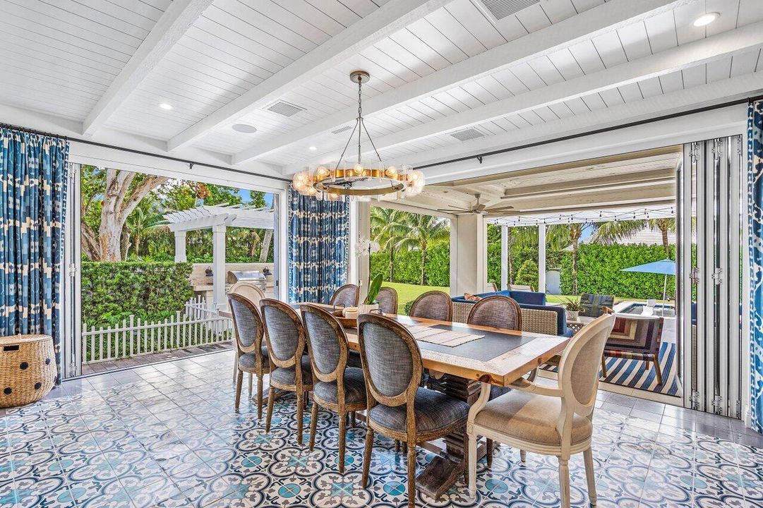 Recently Sold: $8,900,000 (6 beds, 5 baths, 4989 Square Feet)