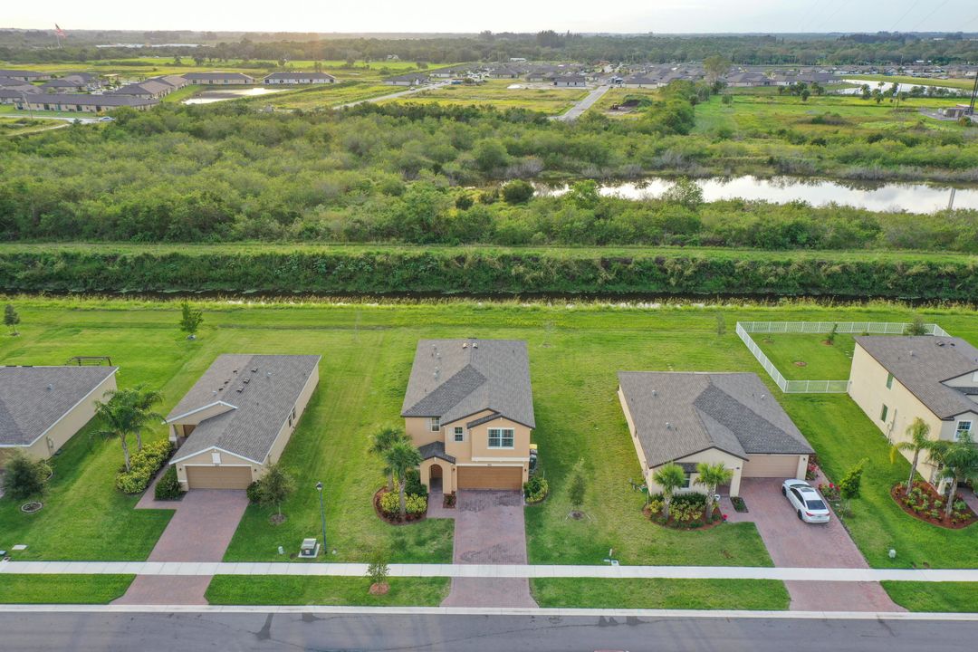 Active With Contract: $402,500 (5 beds, 3 baths, 2587 Square Feet)