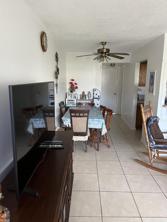 Active With Contract: $81,900 (1 beds, 1 baths, 570 Square Feet)