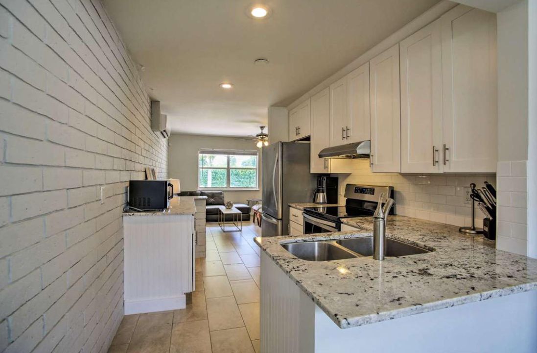 Active With Contract: $3,500 (2 beds, 1 baths, 900 Square Feet)