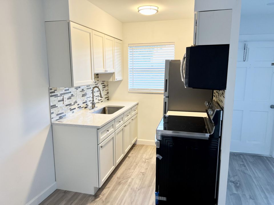 Recently Rented: $1,700 (1 beds, 1 baths, 500 Square Feet)