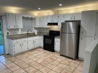 Active With Contract: $1,400 (2 beds, 1 baths, 928 Square Feet)