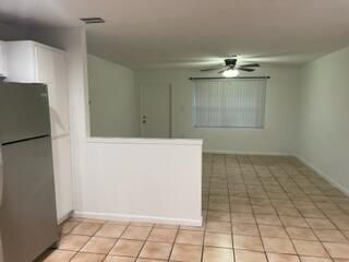 Active With Contract: $1,400 (2 beds, 1 baths, 928 Square Feet)