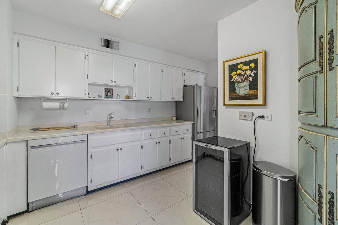 Recently Sold: $2,195,000 (2 beds, 2 baths, 1184 Square Feet)