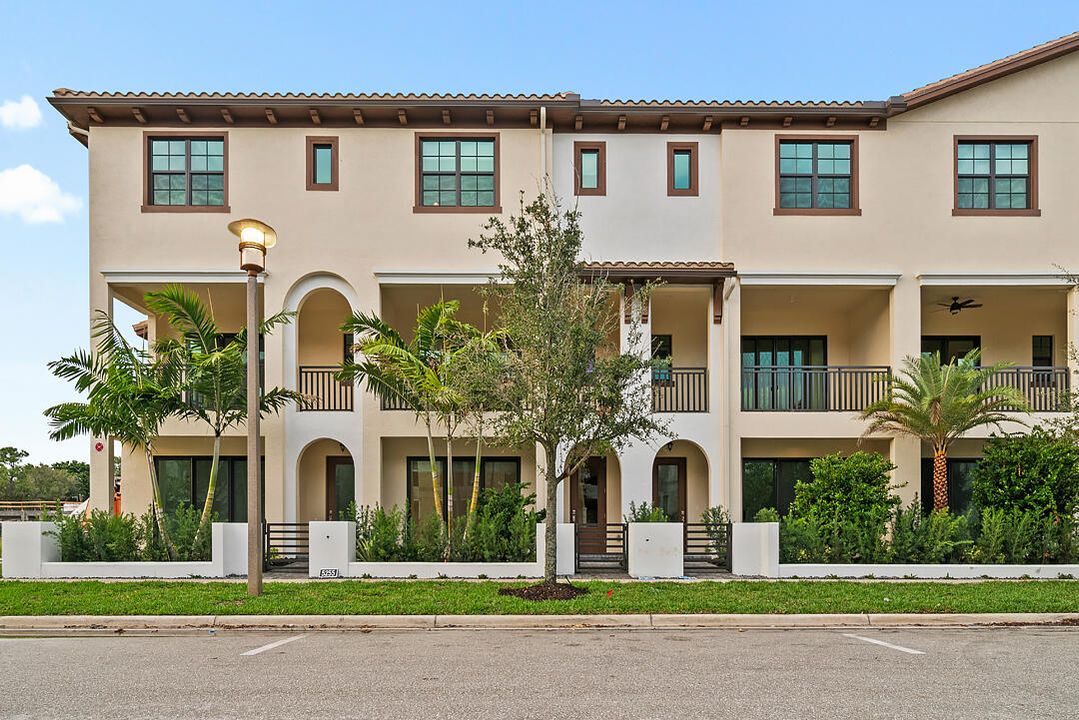 Active With Contract: $5,400 (4 beds, 3 baths, 2252 Square Feet)