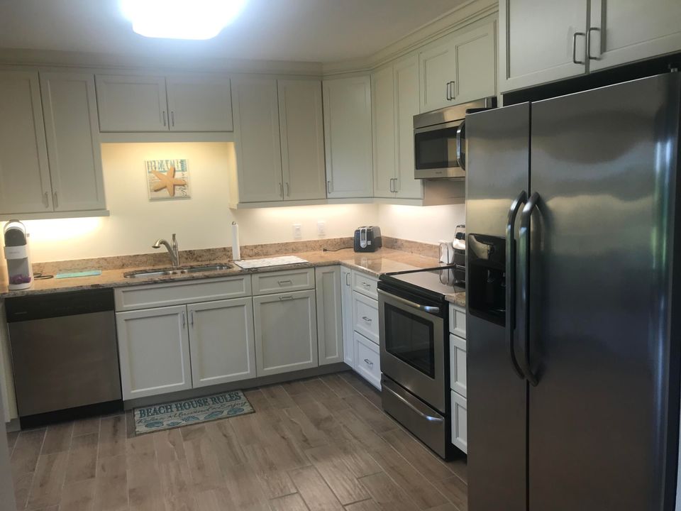Recently Rented: $4,000 (2 beds, 2 baths, 1305 Square Feet)