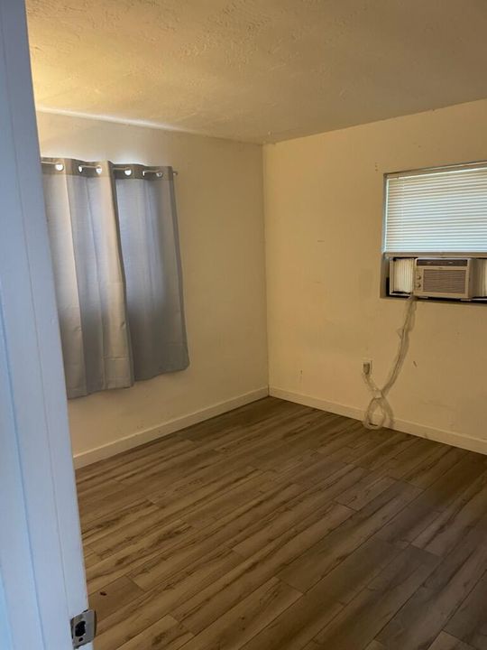 Recently Rented: $1,175 (2 beds, 1 baths, 700 Square Feet)