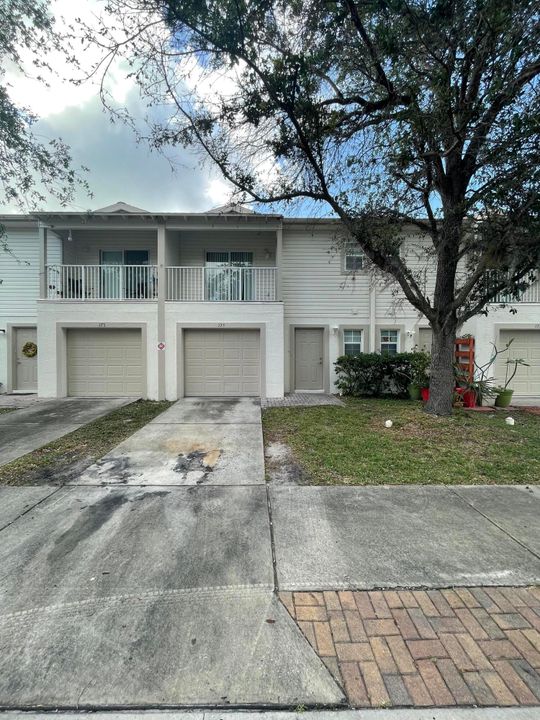 Recently Rented: $1,750 (3 beds, 2 baths, 1335 Square Feet)