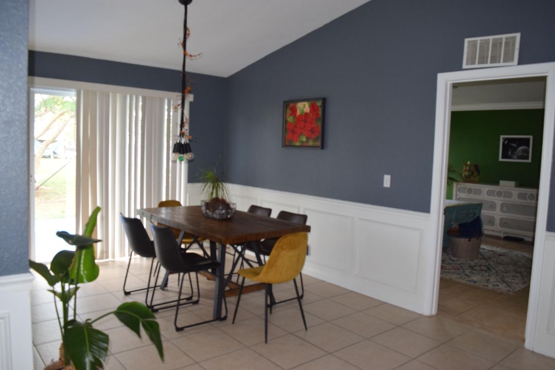 Active With Contract: $2,100 (3 beds, 2 baths, 1395 Square Feet)