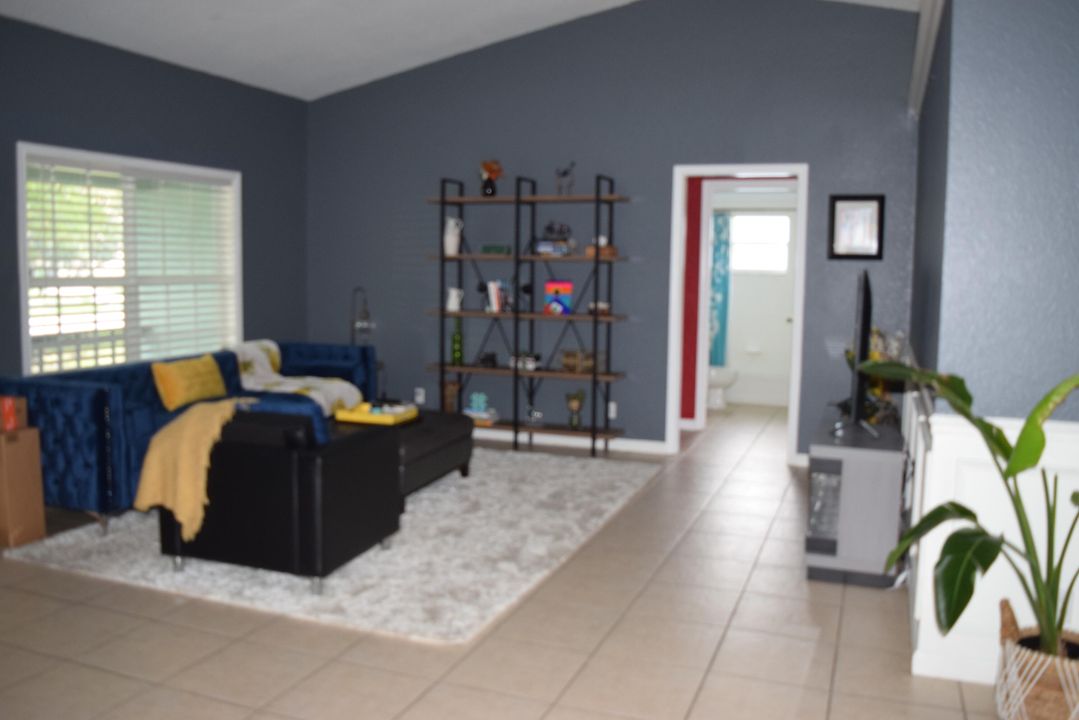Active With Contract: $2,100 (3 beds, 2 baths, 1395 Square Feet)