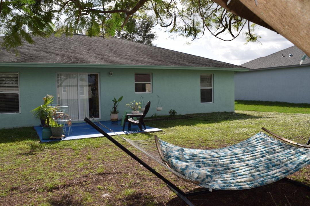 Active With Contract: $2,100 (3 beds, 2 baths, 1395 Square Feet)