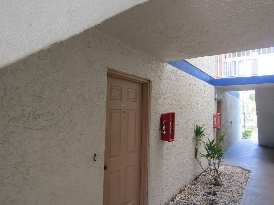 Active With Contract: $95,000 (1 beds, 1 baths, 705 Square Feet)