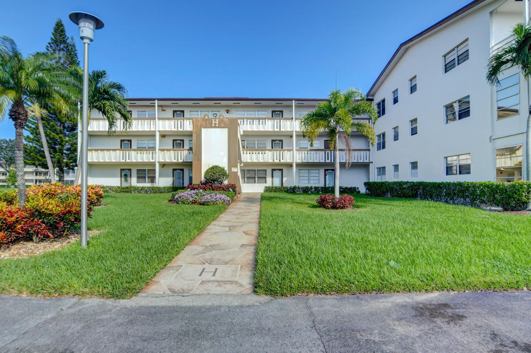 Recently Sold: $149,900 (1 beds, 1 baths, 715 Square Feet)