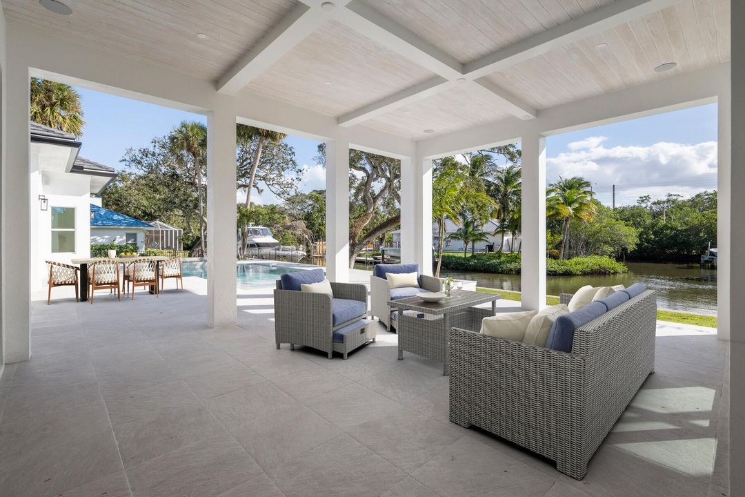 Recently Sold: $5,750,000 (4 beds, 5 baths, 4650 Square Feet)