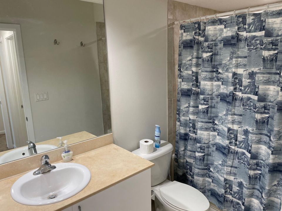 Recently Rented: $2,500 (1 beds, 1 baths, 777 Square Feet)