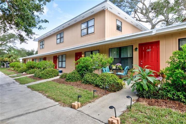 Recently Rented: $1,450 (2 beds, 1 baths, 990 Square Feet)