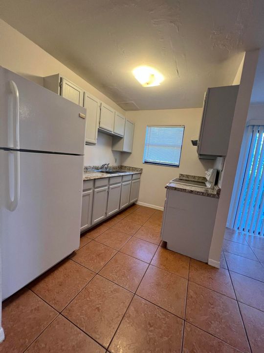 Recently Rented: $1,450 (2 beds, 1 baths, 990 Square Feet)