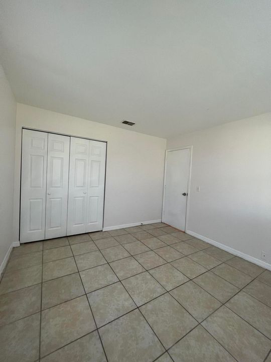 Recently Rented: $1,450 (2 beds, 1 baths, 990 Square Feet)