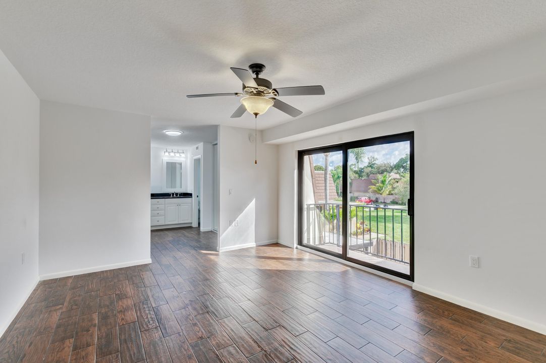 Active With Contract: $429,900 (2 beds, 2 baths, 1596 Square Feet)