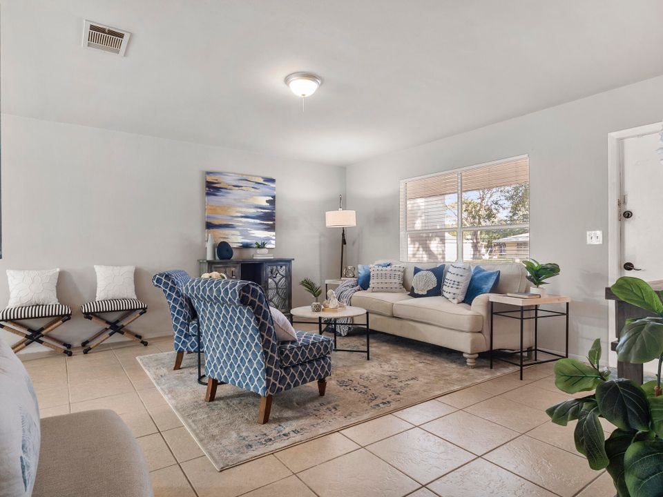Active With Contract: $289,700 (3 beds, 2 baths, 1176 Square Feet)