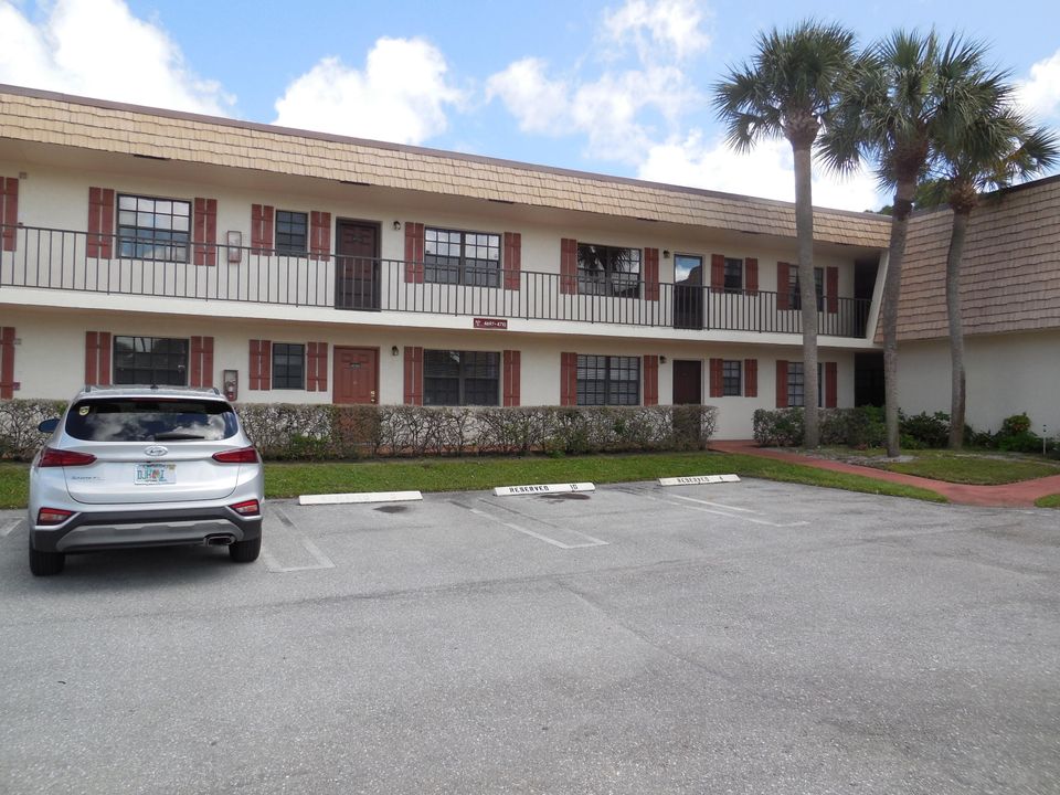 Recently Sold: $200,000 (2 beds, 2 baths, 883 Square Feet)