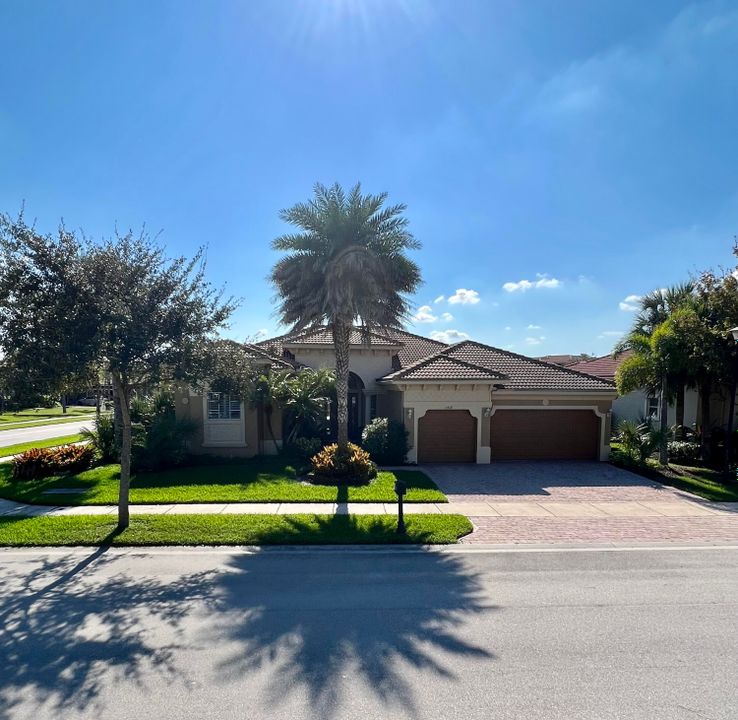 Active With Contract: $745,000 (4 beds, 3 baths, 2935 Square Feet)