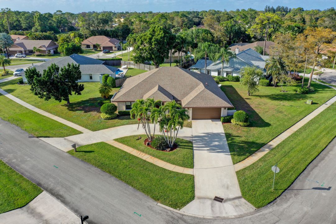 Active With Contract: $5,000 (4 beds, 2 baths, 2638 Square Feet)