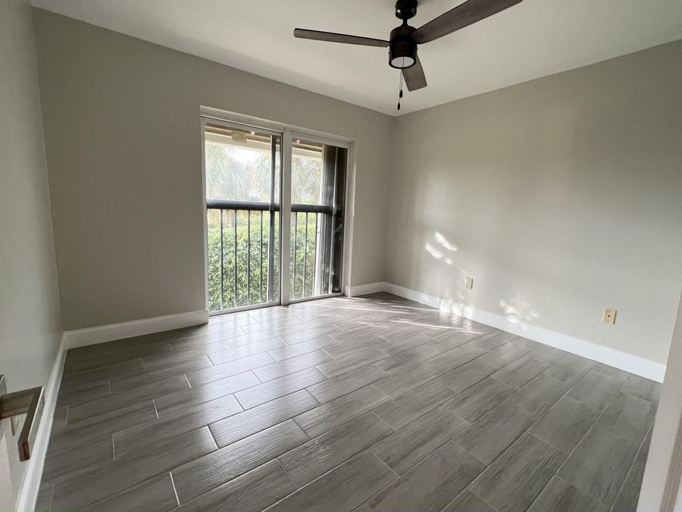 Active With Contract: $2,400 (2 beds, 2 baths, 1023 Square Feet)