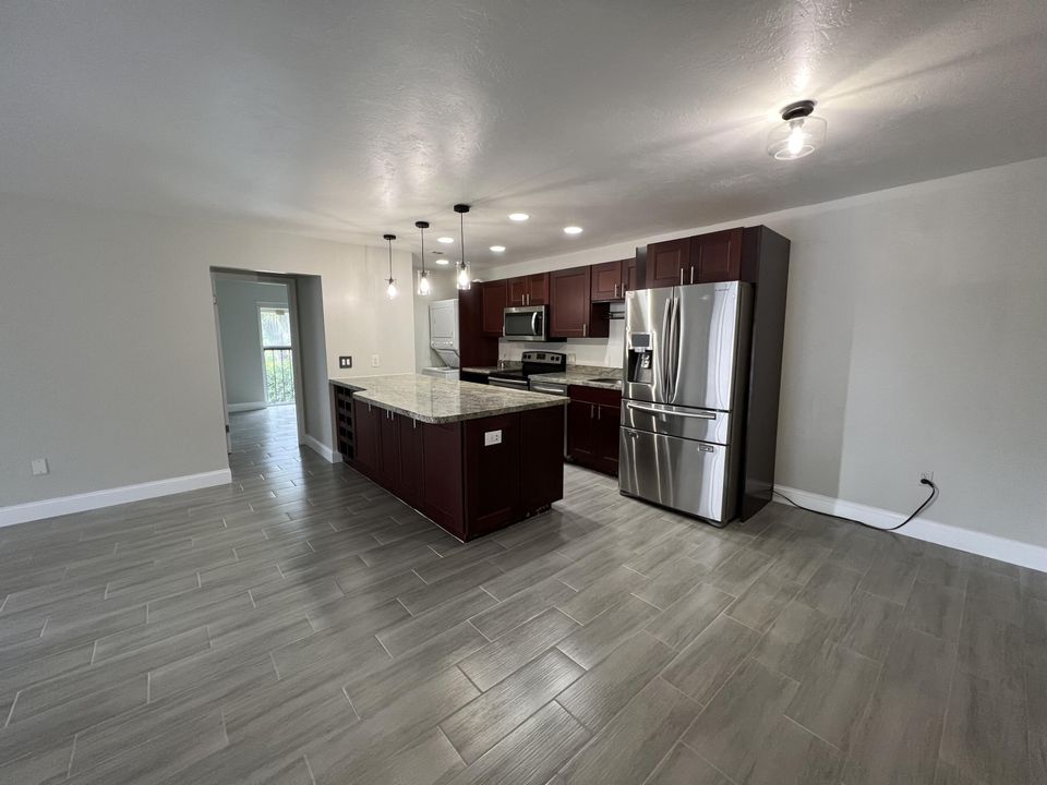 Active With Contract: $2,400 (2 beds, 2 baths, 1023 Square Feet)