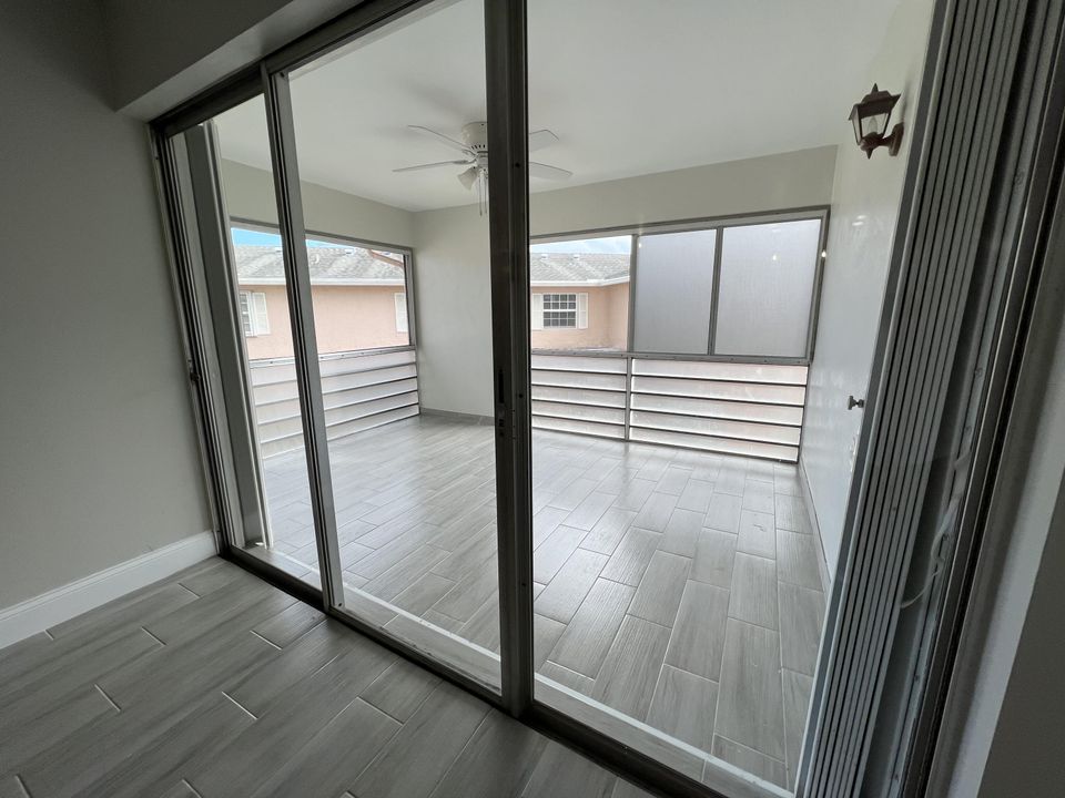 Active With Contract: $2,400 (2 beds, 2 baths, 1023 Square Feet)