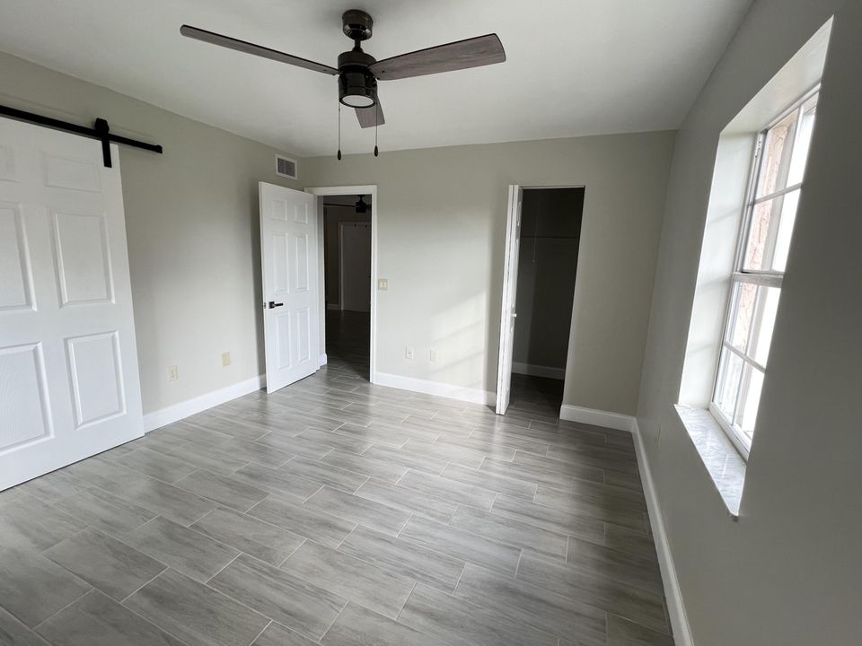 Active With Contract: $2,400 (2 beds, 2 baths, 1023 Square Feet)