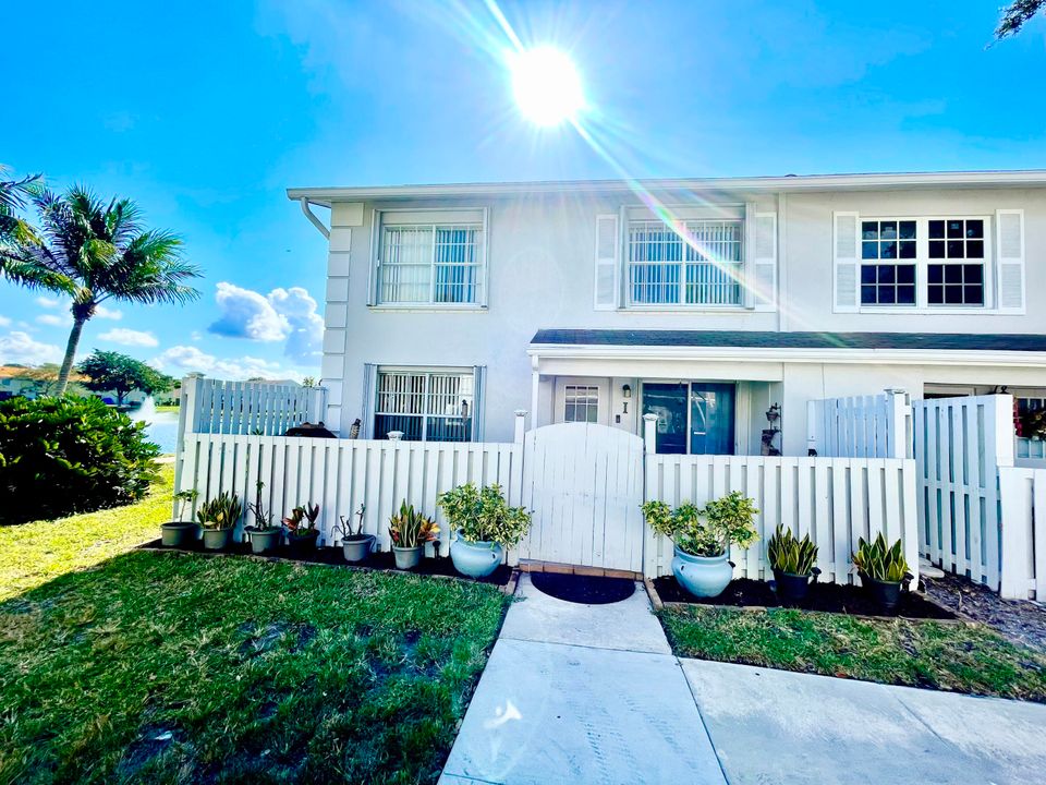 Vendido Recientemente: $265,000 (2 camas, 1 baños, 936 Pies cuadrados)