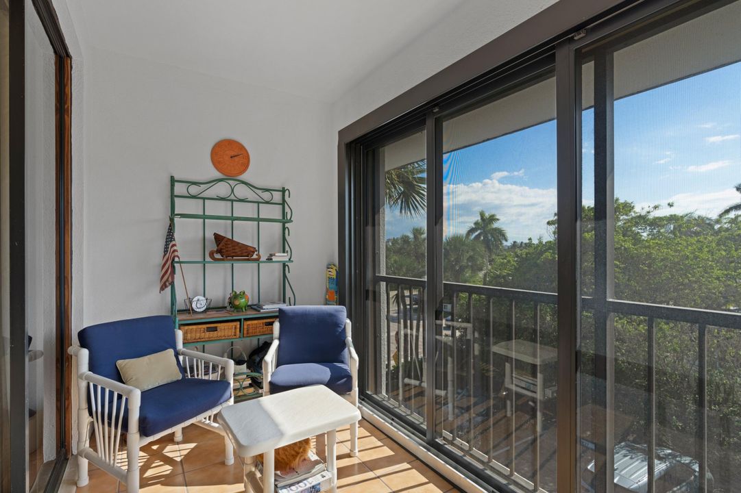 Active With Contract: $665,000 (2 beds, 2 baths, 1267 Square Feet)