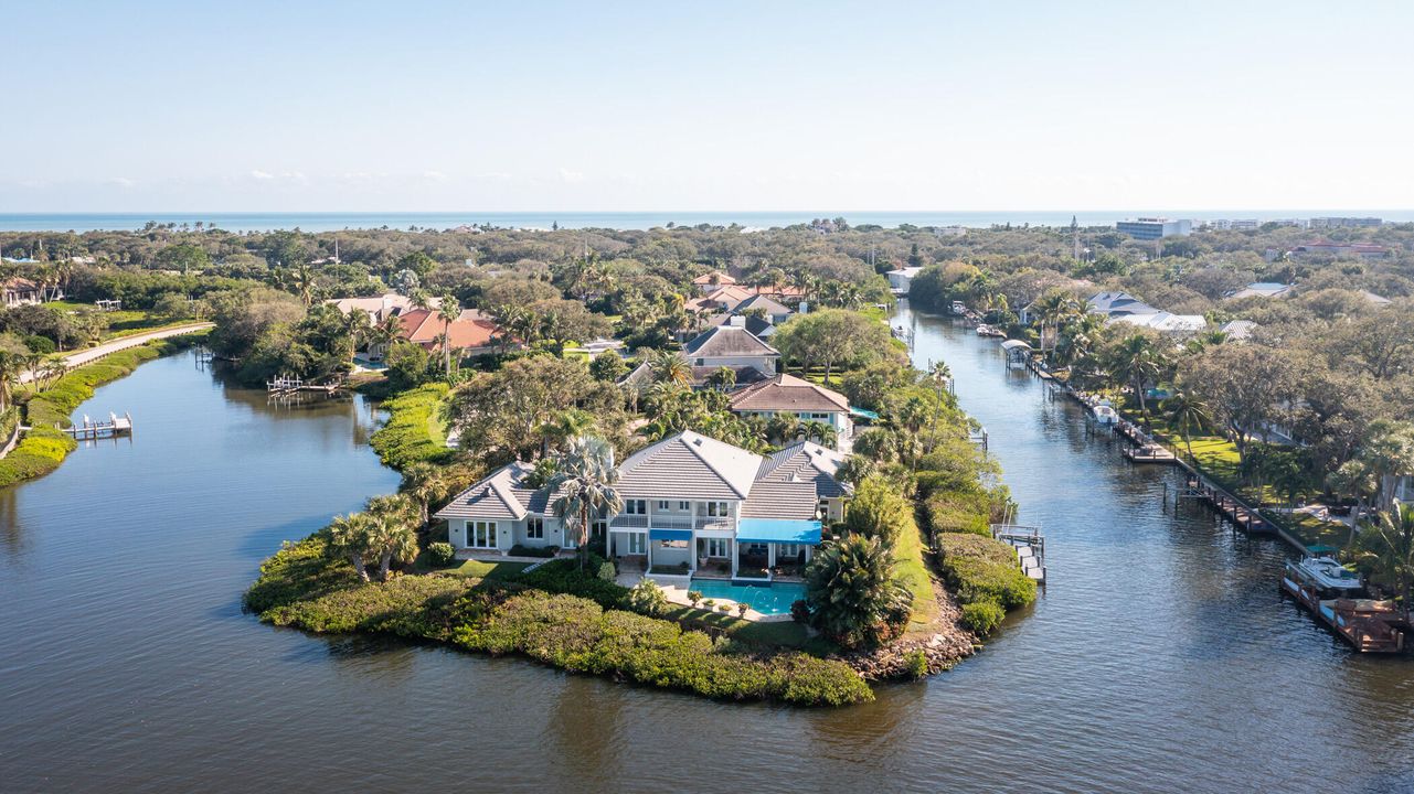 Recently Sold: $8,999,000 (4 beds, 4 baths, 4465 Square Feet)
