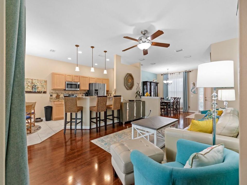 Recently Sold: $450,000 (3 beds, 2 baths, 1797 Square Feet)