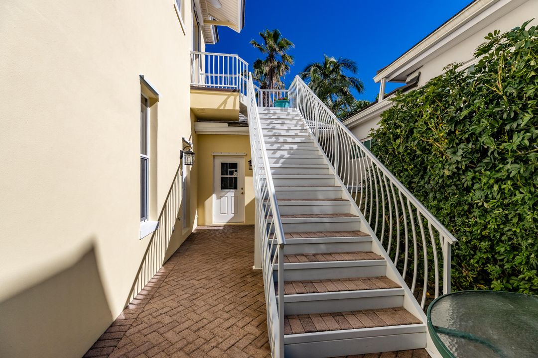 Active With Contract: $1,439,000 (3 beds, 3 baths, 2829 Square Feet)