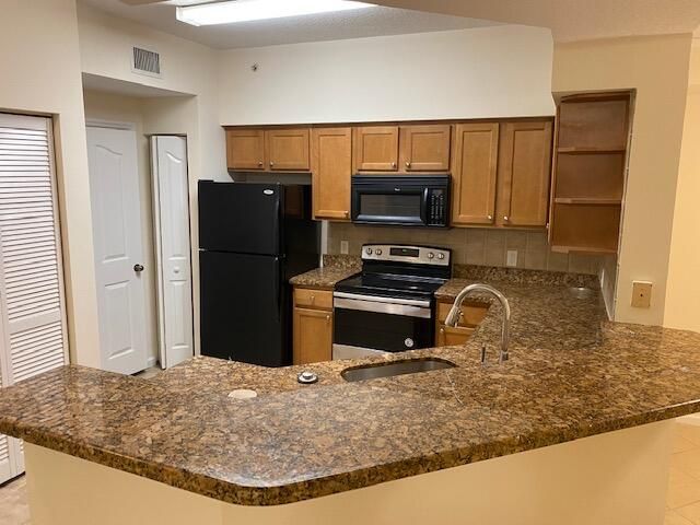 Recently Rented: $1,800 (1 beds, 1 baths, 932 Square Feet)