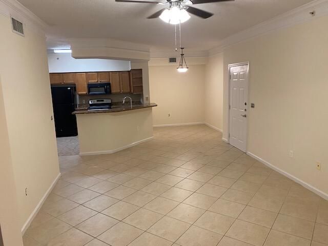 Recently Rented: $1,800 (1 beds, 1 baths, 932 Square Feet)