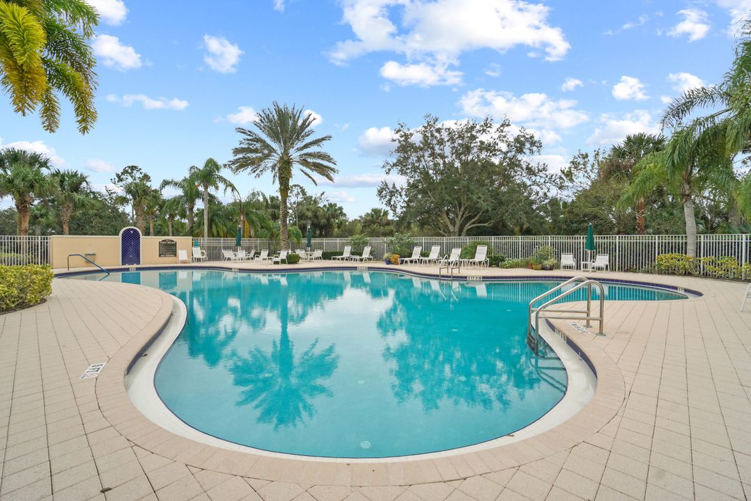 Active With Contract: $459,900 (2 beds, 2 baths, 1526 Square Feet)