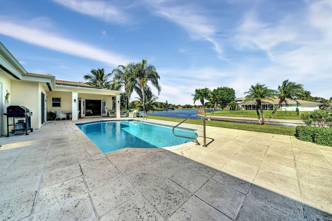 Recently Sold: $3,200,000 (5 beds, 4 baths, 3211 Square Feet)