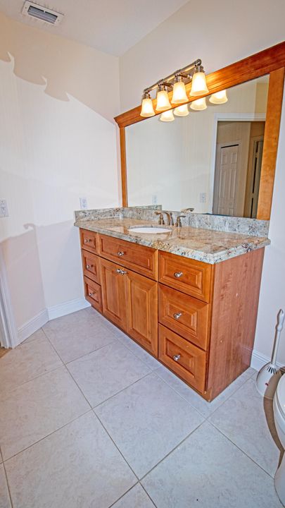 Недавно арендовано: $3,000 (3 спален, 2 ванн, 2012 Квадратных фут)