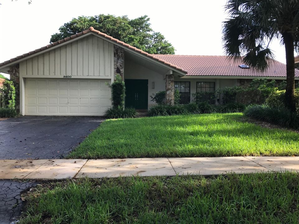 Active With Contract: $4,300 (4 beds, 2 baths, 2897 Square Feet)