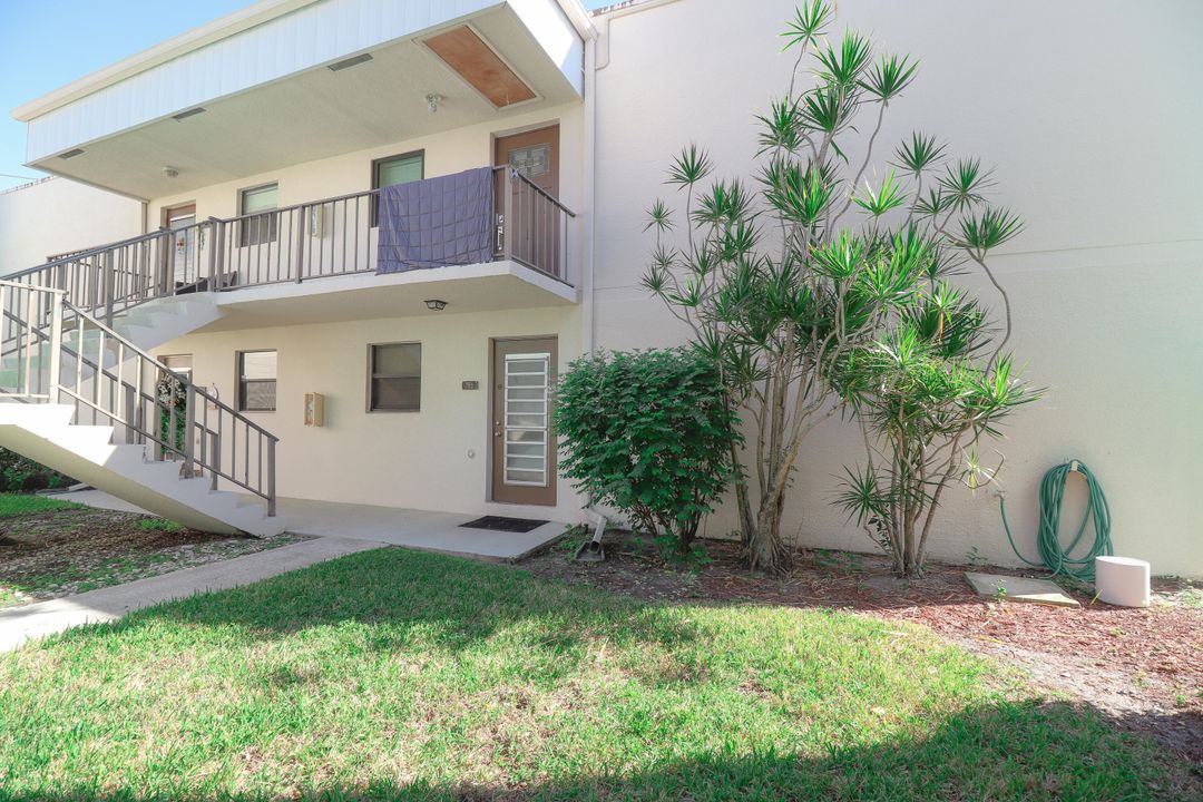 Active With Contract: $229,900 (2 beds, 2 baths, 1048 Square Feet)
